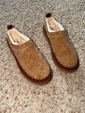 UGG Women’s Classic Micro Biarritz Slip-On Shoes in Chestnut. Size 9. NWOT!